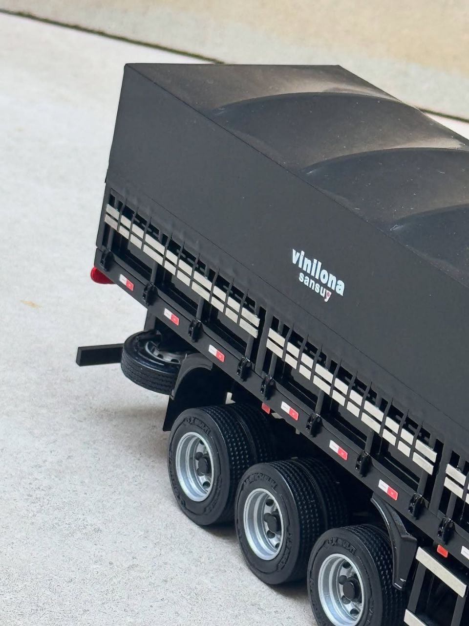 Miniatura Scania NTG + Carreta 4 Eixos Facchini – Escala 1/24 (Personalizável)