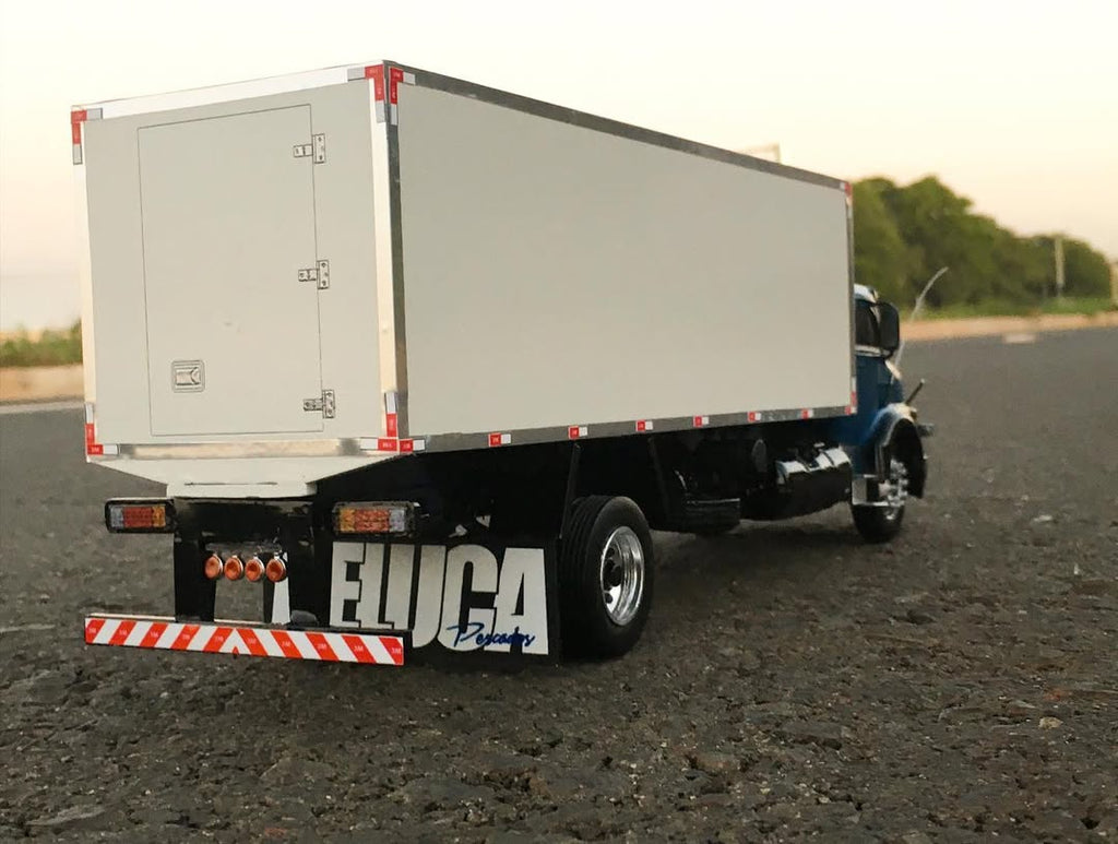 Miniatura Mercedes-Benz 1518 Baú (Escala 1/24)