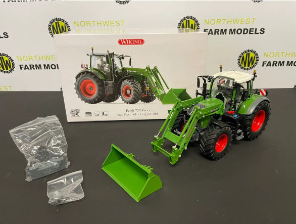 Miniatura Fendt 724 Vario com Carregador Frontal e Peso Dianteiro - 1/32