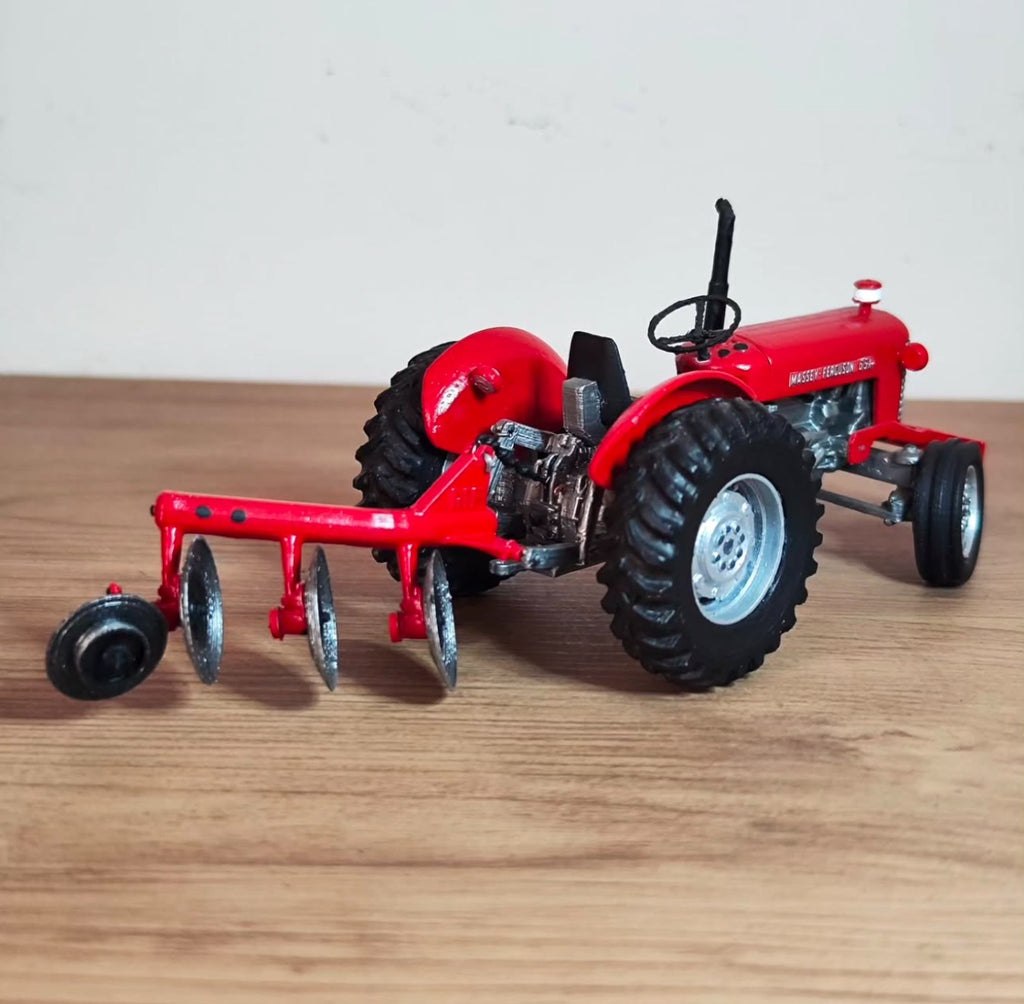 Miniatura Massey Ferguson 65X + Arado 3 Bacias - 1/32