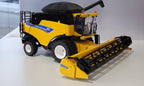 Miniatura New Holland CR 6080 (Acompanha plataforma de Soja e Milho) - 1/32