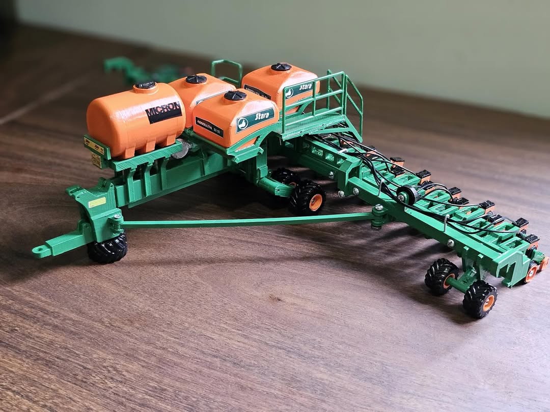 Miniatura Plantadeira Stara Absoluta 32-30 + Tanque Inoculante - 1/32