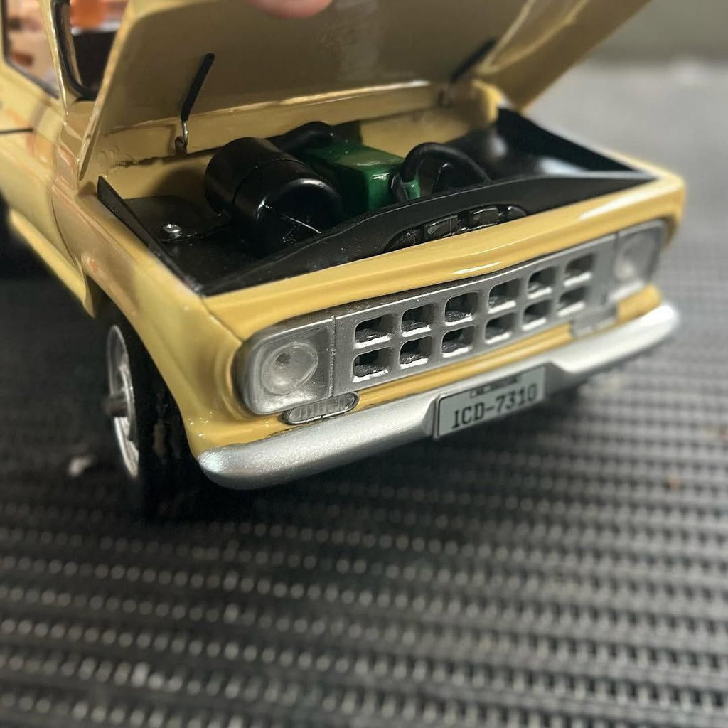 Miniatura Chevrolet D-10 Carga - Escala 1/24