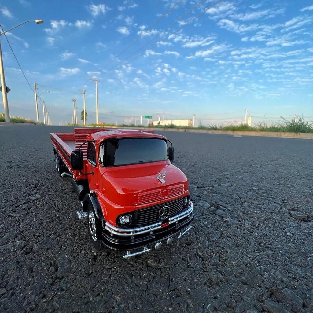 Caminhão Mercedes-Benz L-1113 Truck RC – Escala 1/24 (Controle Remoto)