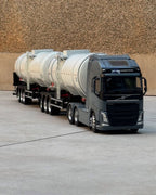 Miniatura Volvo FH Globetrotter com Carreta Tanque Duplo (Escala 1/24)