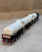 Miniatura Volvo FH Globetrotter com Carreta Tanque Duplo (Escala 1/24)