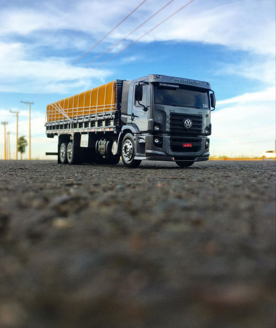 Miniatura Volkswagen Constellation 24-250 - Escala 1/24