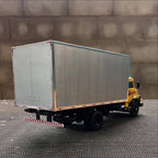 Mercedes-Benz 1313 Toco Baú Amarelo Controle Remoto - Escala 1/14