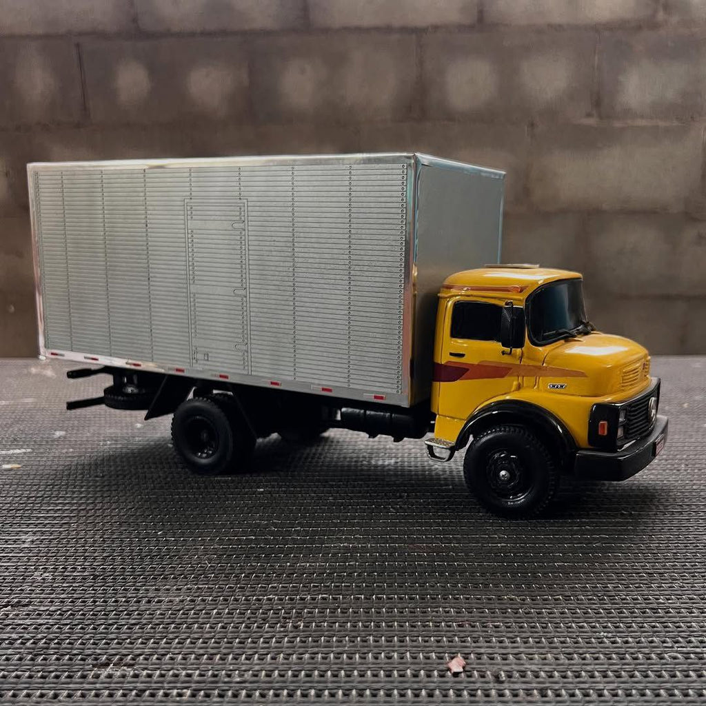 Mercedes-Benz 1313 Toco Baú Amarelo Controle Remoto - Escala 1/14