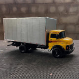 Mercedes-Benz 1313 Toco Baú Amarelo Controle Remoto - Escala 1/14