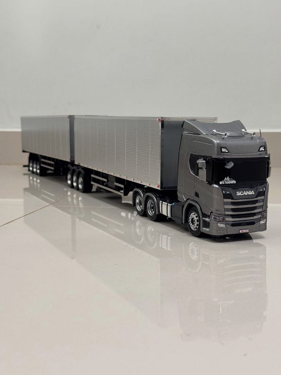 Scania NTG Rodotrem Baú RC 1/14 - (Controle Remoto)
