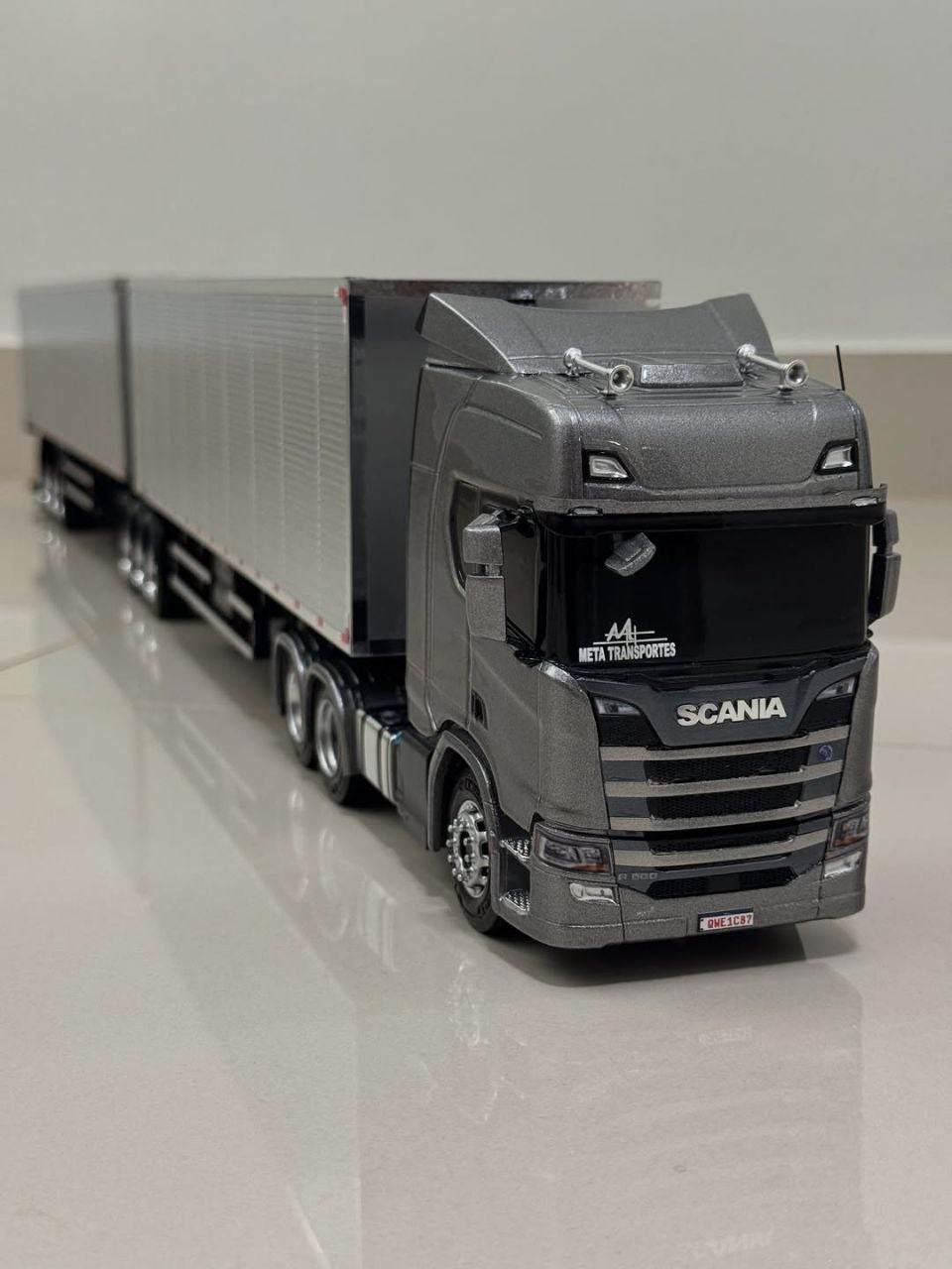 Scania NTG Rodotrem Baú RC 1/14 - (Controle Remoto)