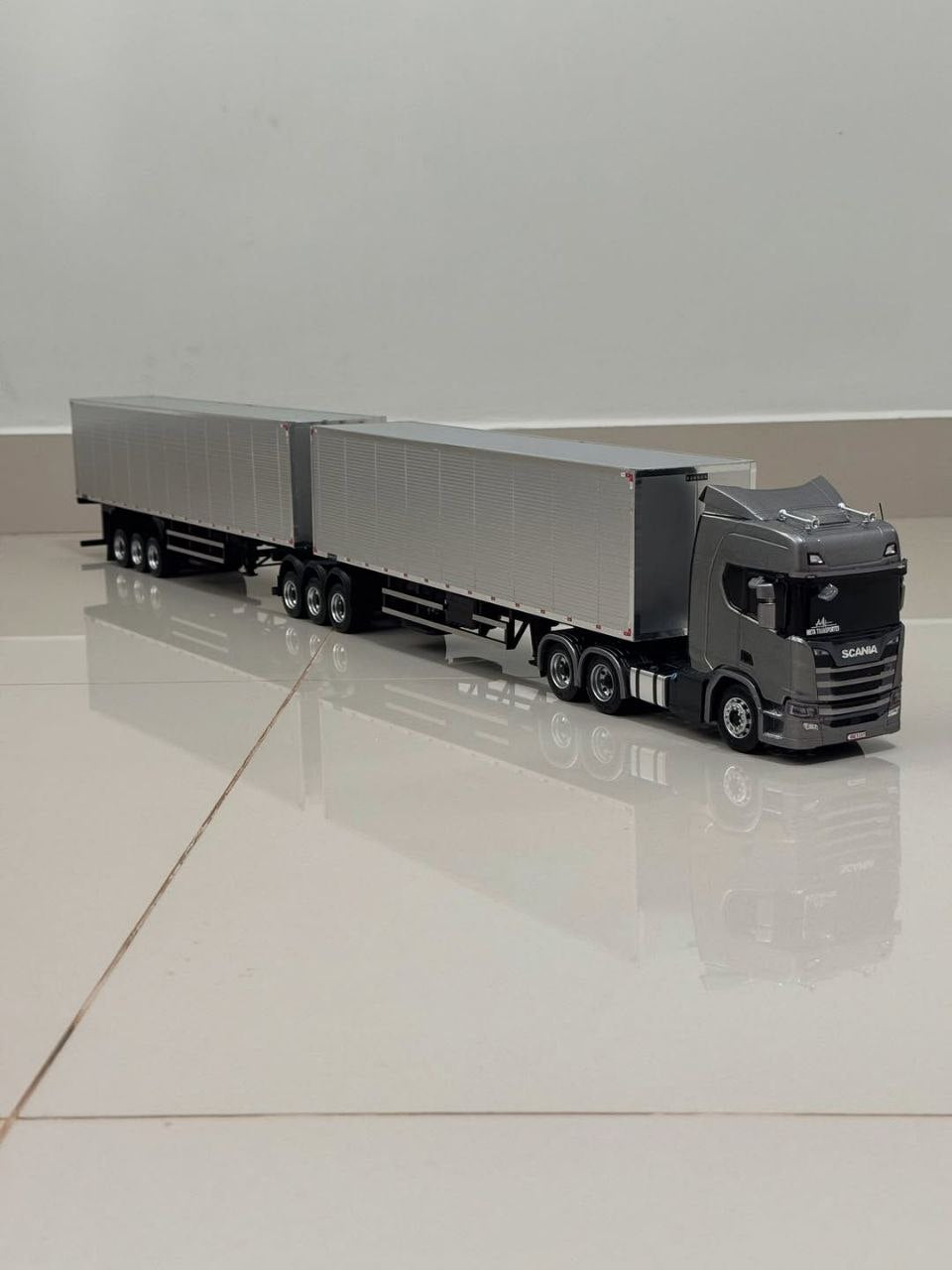 Scania NTG Rodotrem Baú RC 1/14 - (Controle Remoto)