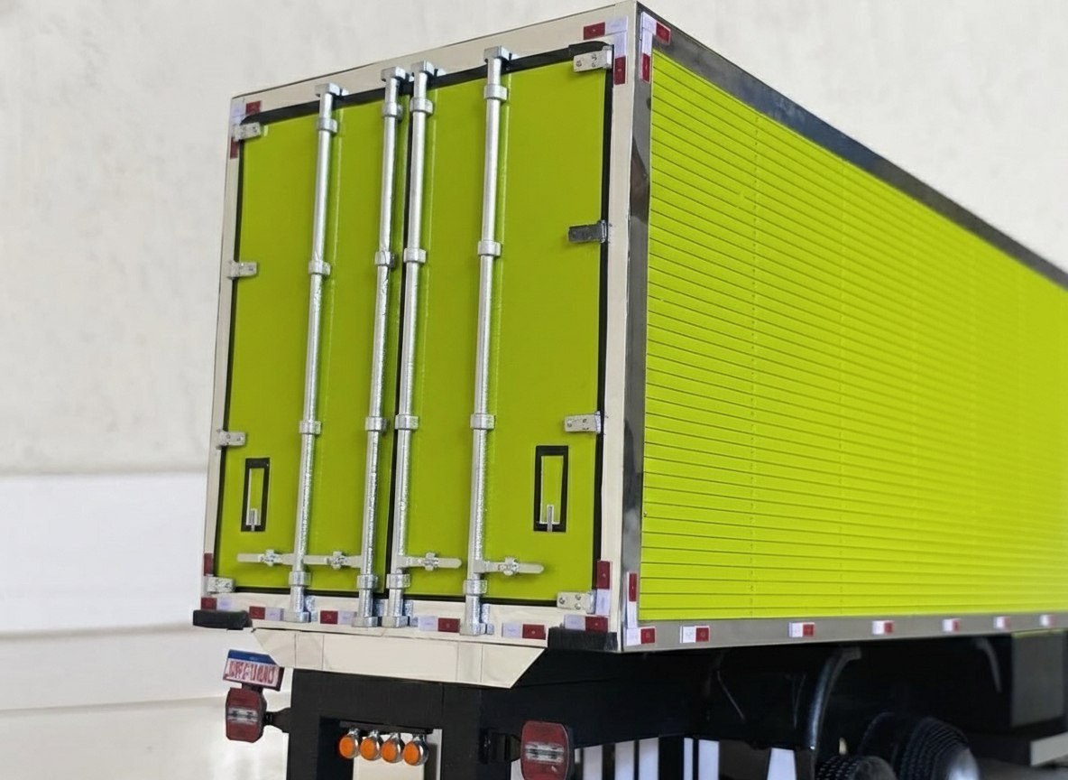 Volkswagen Constellation Baú Verde Limão RC 1/14 – (Controle Remoto)