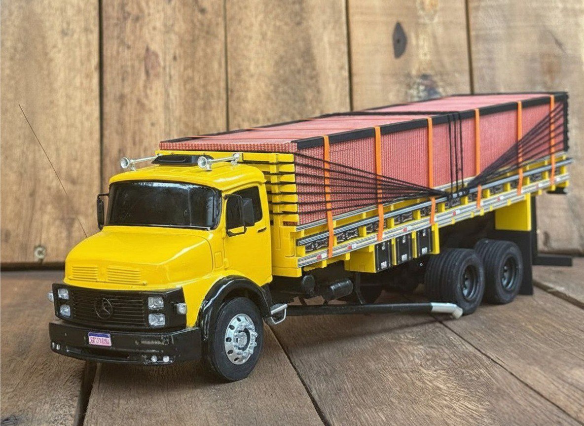 Mercedes-Benz Cerâmica L-1113 RC 1/14 - (Controle Remoto)