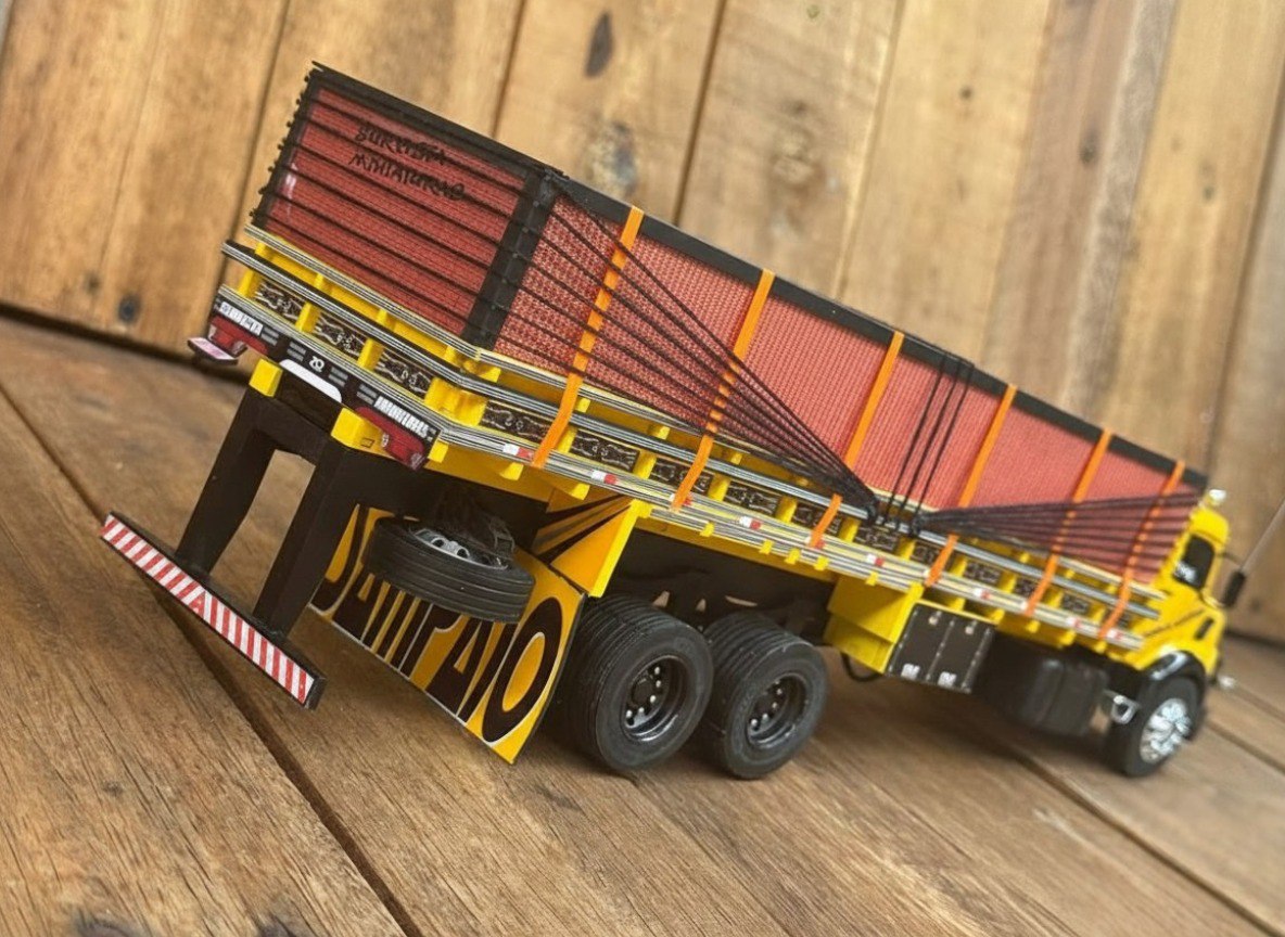 Mercedes-Benz Cerâmica L-1113 RC 1/14 - (Controle Remoto)