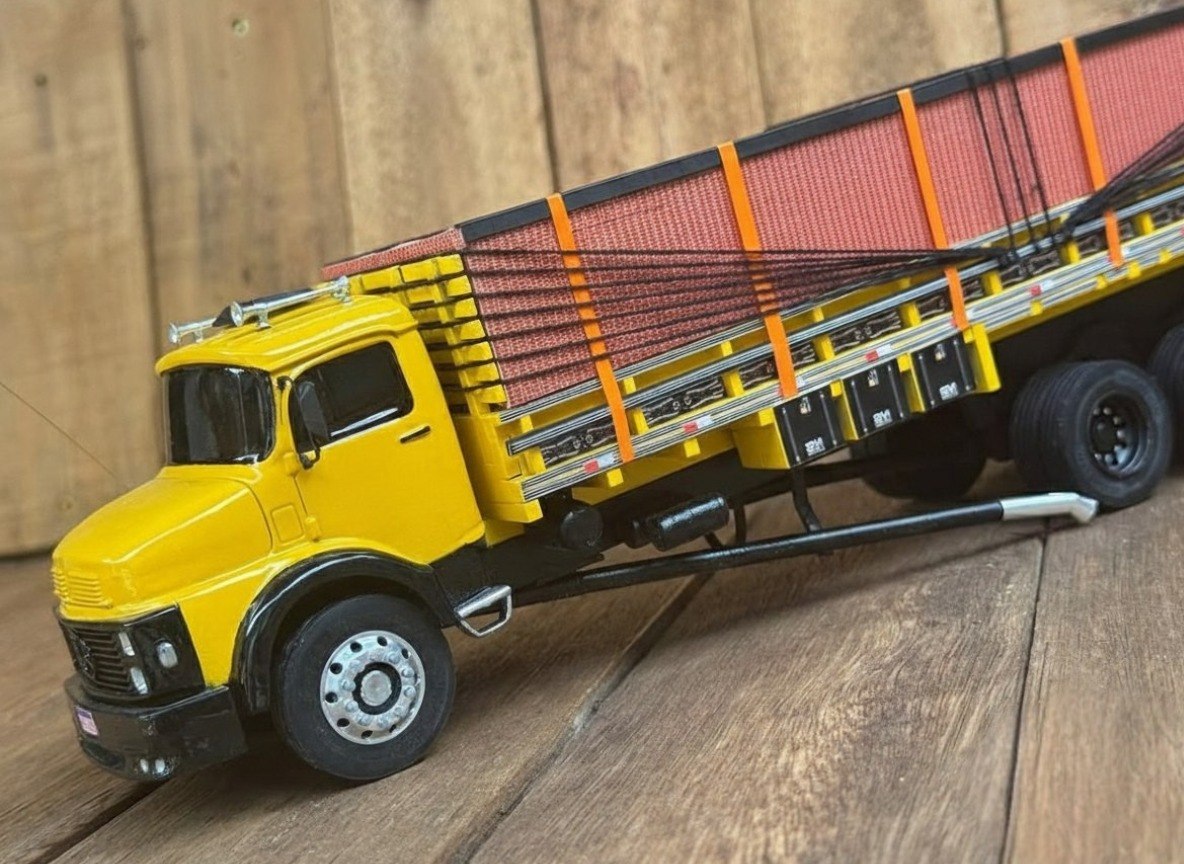 Mercedes-Benz Cerâmica L-1113 RC 1/14 - (Controle Remoto)