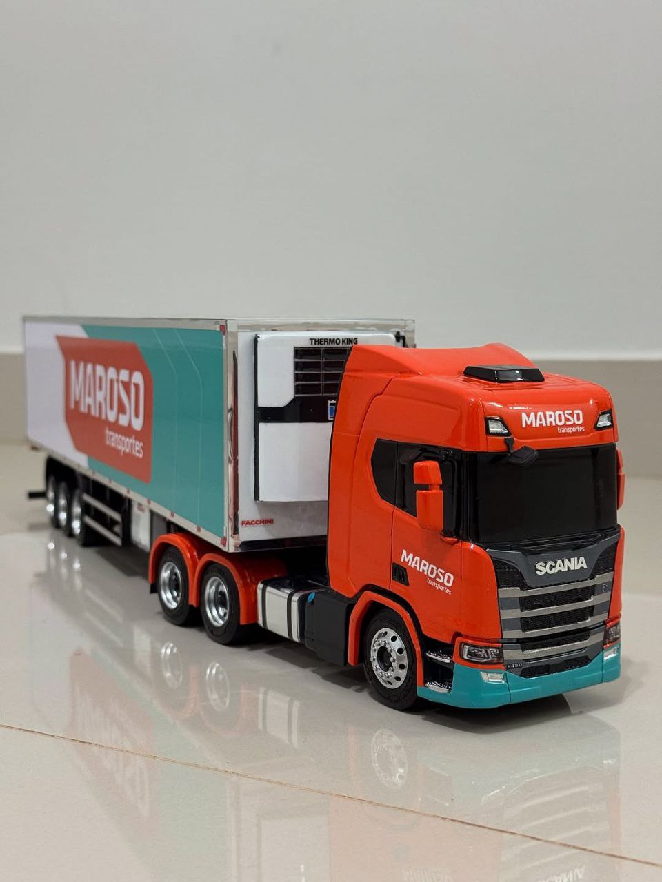 Miniatura Scania NTG + Carreta Refrigerada Facchini – Escala 1/24