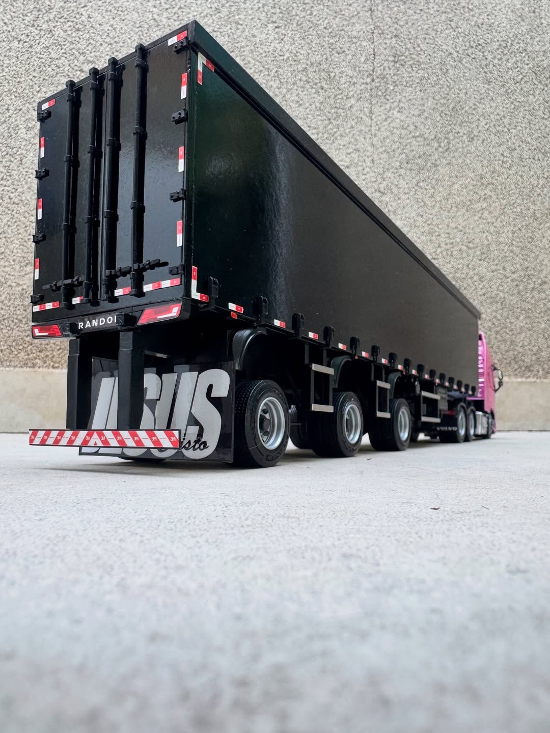 Miniatura Volvo FH com Carreta Sider Vanderleia Randon (Escala 1/24)